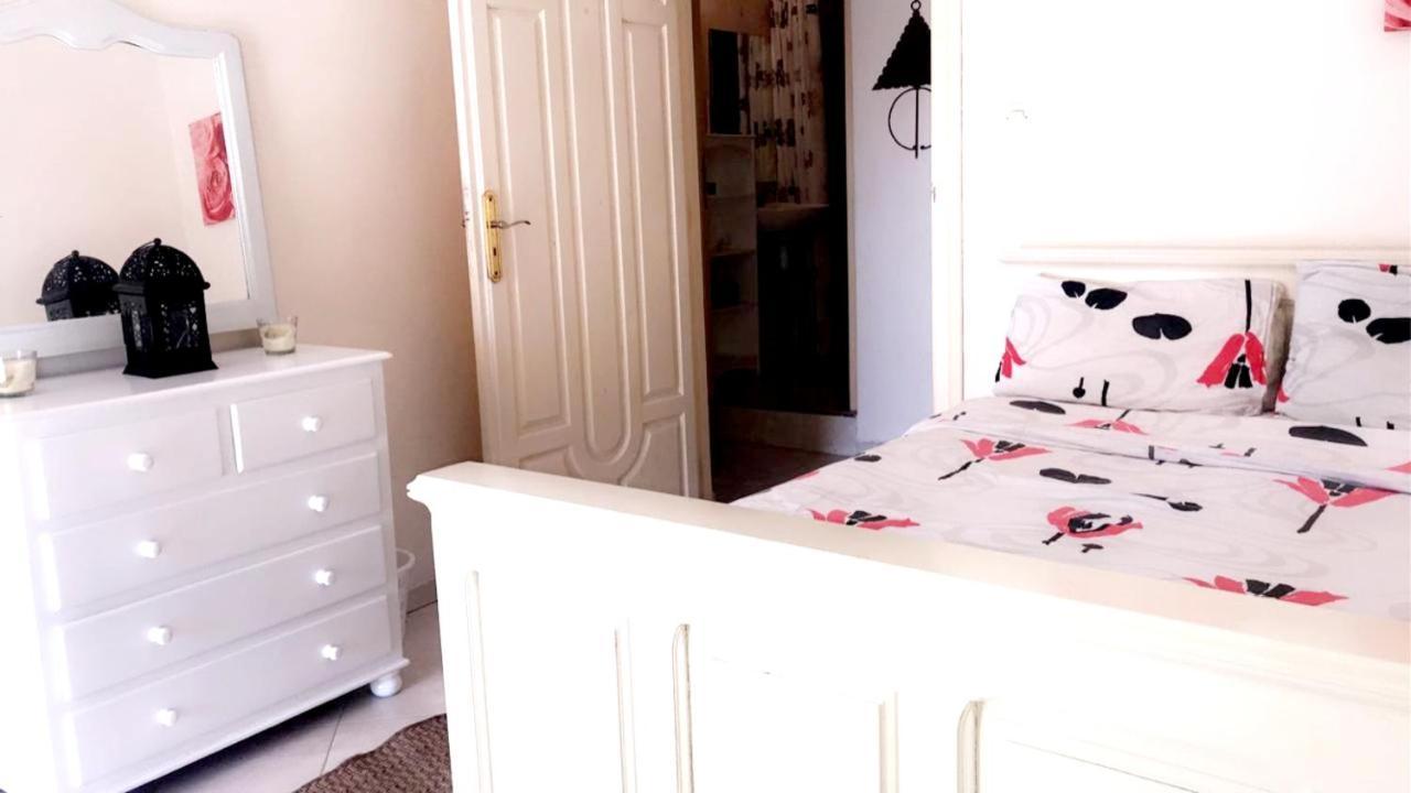 Apartment One Bedroom With View And Enclosed Garden At 2 Km Away From The